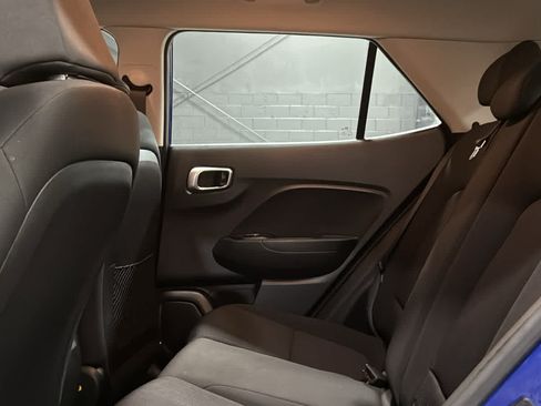 Used 2023 Hyundai Venue SE FWD image 21