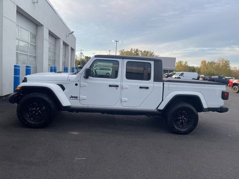 Used 2021 Jeep Gladiator Willys image 5