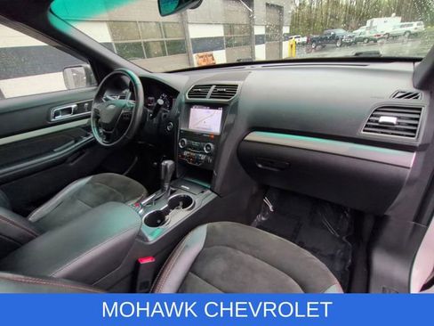 Used 2019 Ford Explorer XLT w/ Equipment Group 202A AWD/4WD image 30
