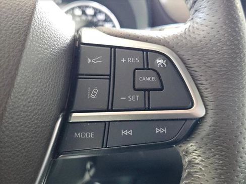 Used 2021 Toyota Sienna Platinum image 9