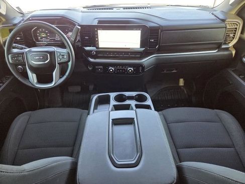 Used 2025 GMC Sierra 2500 SLE w/ SLE Value Package; AWD/4WD image 15