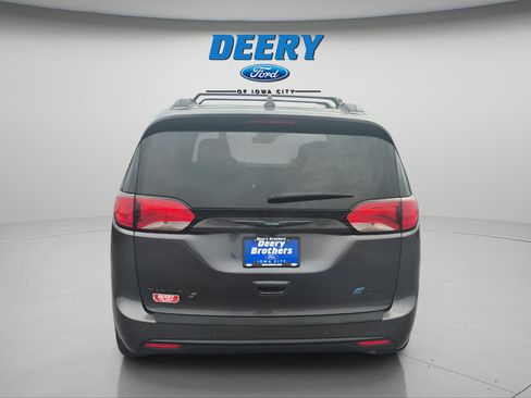 Used 2020 Chrysler Pacifica Limited w/ Advanced Safetytec Group FWD image 5