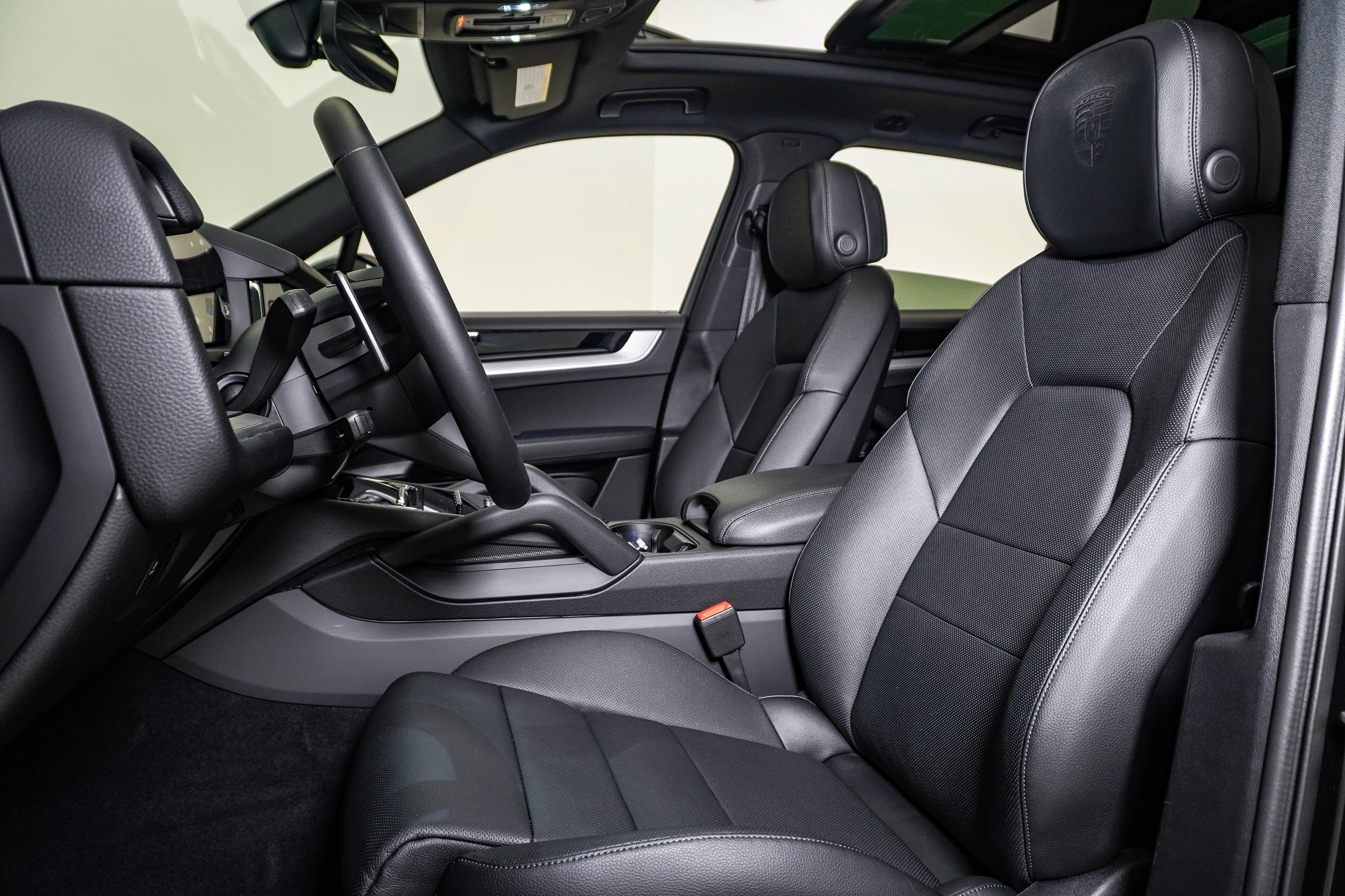 Certified 2026 Porsche Cayenne AWD/4WD image 5