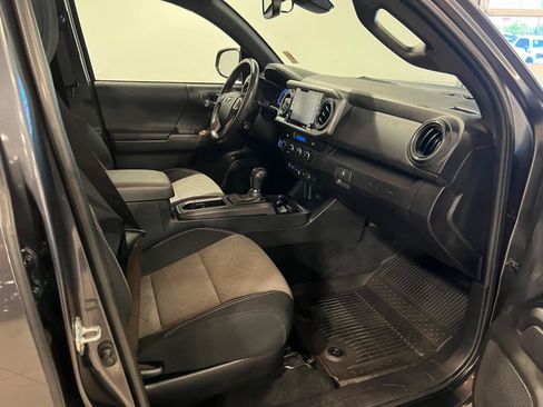 Used 2023 Toyota Tacoma TRD Off-Road w/ Advanced Technology Package AWD/4WD image 37