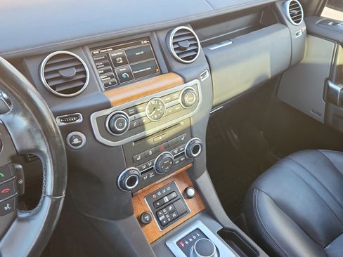 Used 2015 Land Rover LR4 image 14