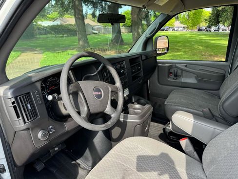 Used 2009 GMC Savana 3500 RWD image 11