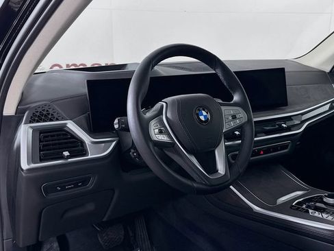 Used 2024 BMW X7 xDrive40i w/ Premium Package image 9