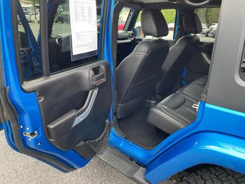 Used 2015 Jeep Wrangler Unlimited Sahara w/ Connectivity Group AWD/4WD image 21