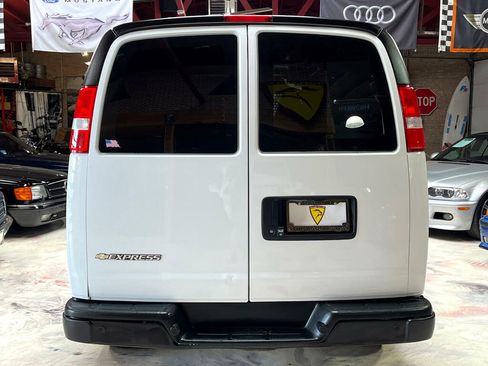Used 2019 Chevrolet Express 2500 w/ Driver Convenience Package RWD image 5