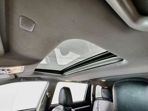 Used 2019 Toyota Highlander XLE w/ Carpet Mat Package (TMS) AWD/4WD image 4