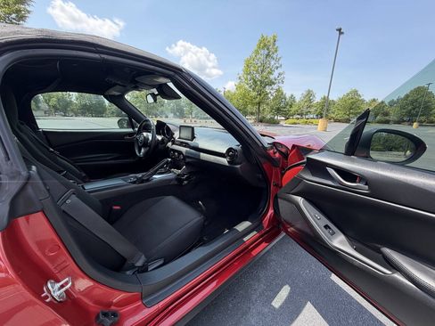 Used 2020 MAZDA MX-5 Miata Sport RWD image 18
