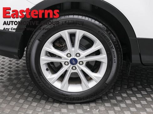 Used 2019 Ford Escape SE FWD image 32