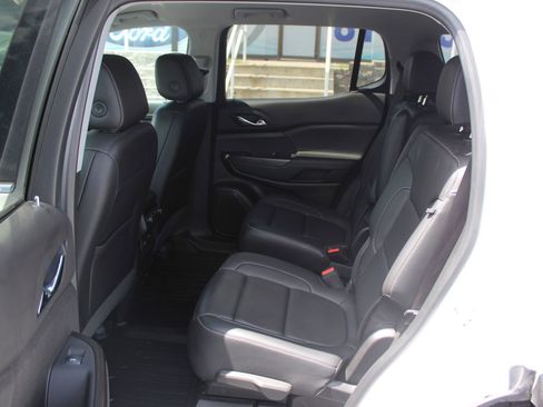 Used 2023 GMC Acadia SLT w/ LPO, Floor Liner Package AWD/4WD image 20