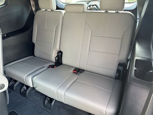 Used 2024 GMC Acadia Elevation image 22