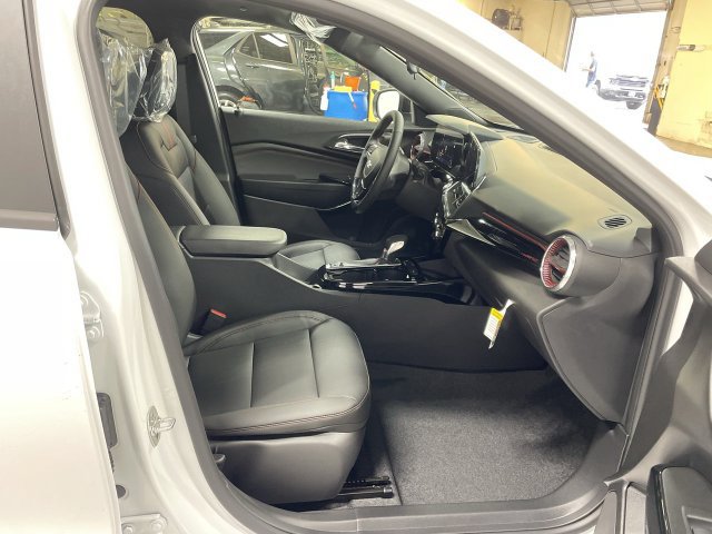 Used 2024 Chevrolet Trax RS w/ Sunroof Package FWD image 24
