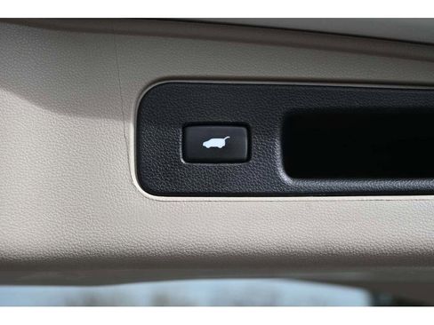 Used 2016 Honda Odyssey Touring Elite image 26