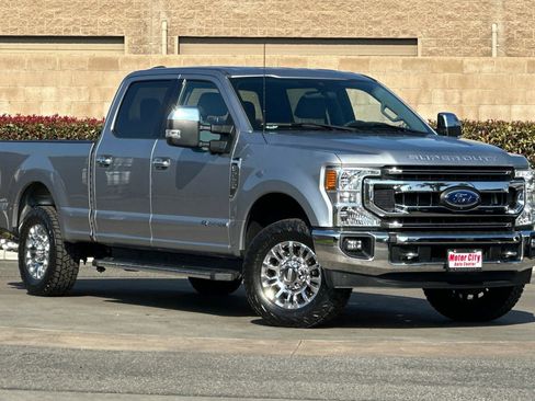 Used 2022 Ford F250 XLT w/ XLT Premium Package image 2