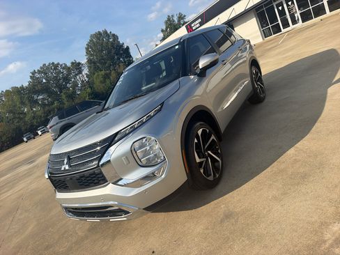 Used 2022 Mitsubishi Outlander SE AWD/4WD image 1