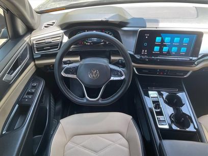 Used 2024 Volkswagen Atlas Cross Sport SE w/ Black Wheel Package