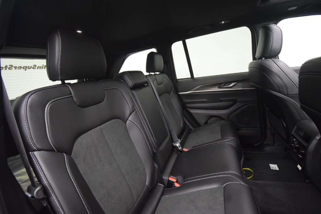 New 2027 Jeep Grand Cherokee Altitude AWD/4WD image 20