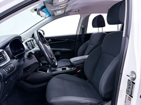 Used 2019 Kia Sorento S FWD image 17