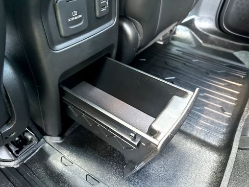 Used 2019 GMC Acadia SLT w/ Black Edition image 22