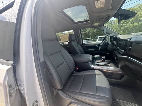 Used 2024 Chevrolet Silverado 1500 LTZ AWD/4WD image 9