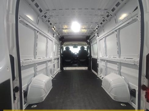 Used 2025 RAM ProMaster 2500 w/ Convenience Group FWD image 6