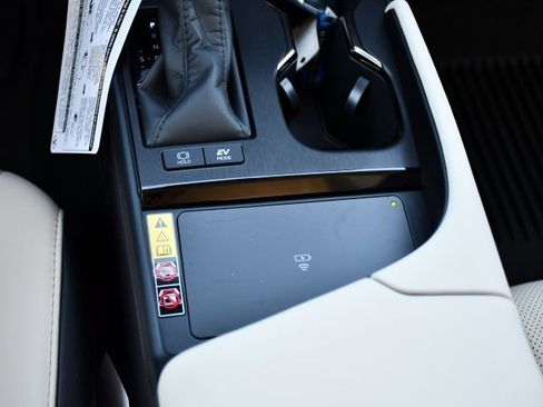 New 2025 Lexus ES 300h w/ Premium Package image 28