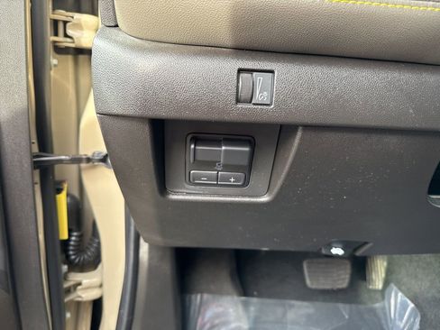 Used 2023 Chevrolet Colorado ZR2 w/ ZR2 Convenience Package III image 19