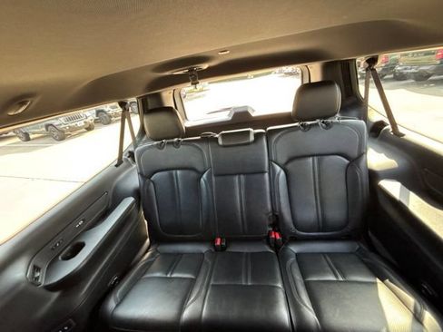Certified 2024 Jeep Wagoneer L Series II RWD image 15