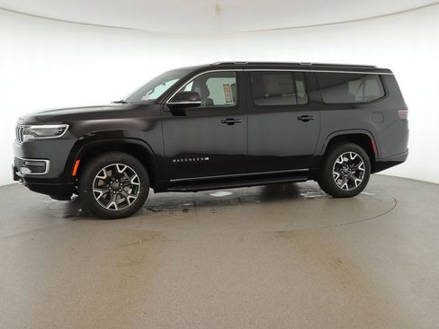 New 2024 Jeep Wagoneer L Series III w/ HD Trailer Tow Package image 25