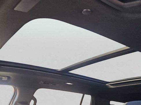 Used 2026 Chevrolet Traverse High Country image 16