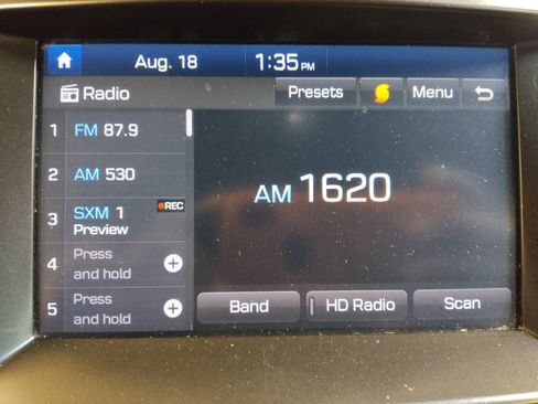 Used 2018 Hyundai Santa Fe SE AWD/4WD image 25