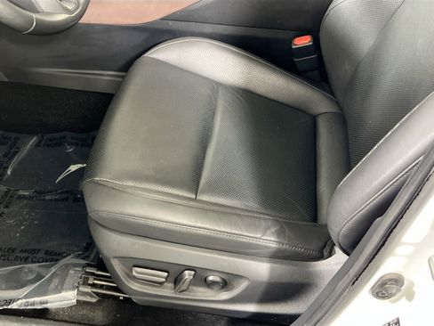 Used 2023 Toyota Crown Limited image 17