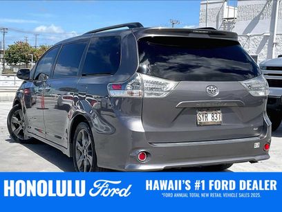 Used 2016 Toyota Sienna SE