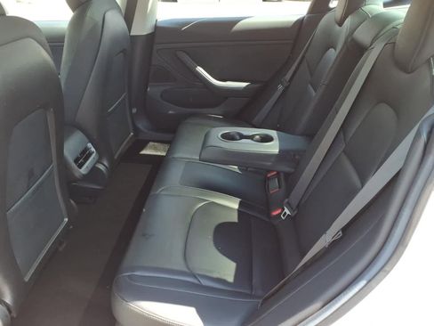 Used 2018 Tesla Model 3 Long Range RWD image 11