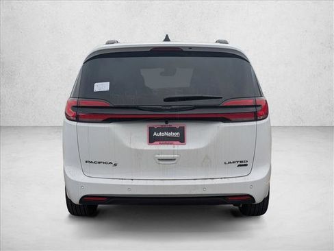 New 2026 Chrysler Pacifica Limited image 7