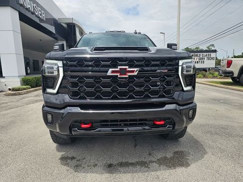 Used 2024 Chevrolet Silverado 2500 ZR2 w/ Technology Package AWD/4WD image 8
