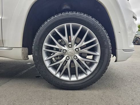 Used 2018 Jeep Grand Cherokee Summit AWD/4WD image 9