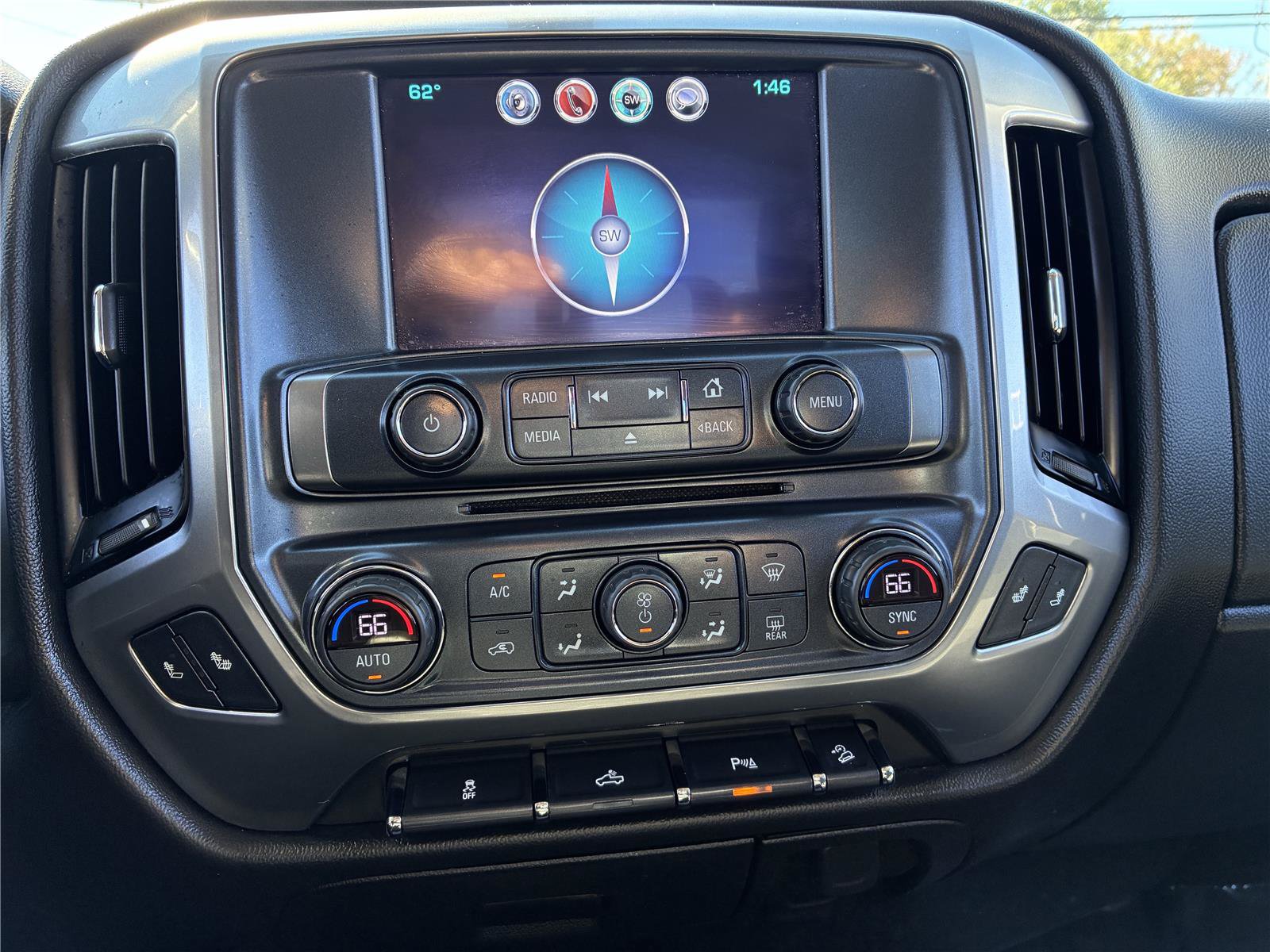 Used 2018 Chevrolet Silverado 1500 LT w/ Midnight Edition AWD/4WD image 29