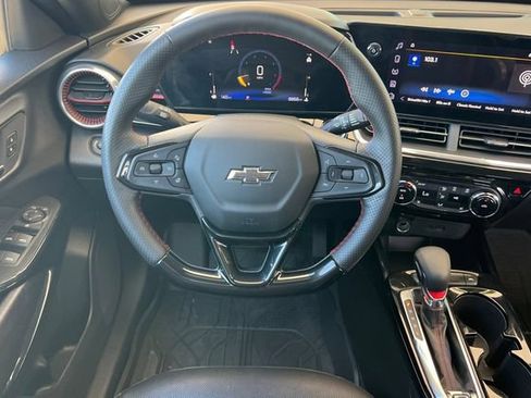 Used 2025 Chevrolet Trax RS w/ Driver Confidence Package FWD image 16
