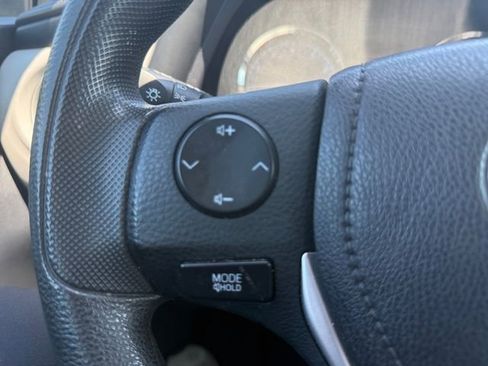 Used 2019 Toyota Corolla LE FWD image 18