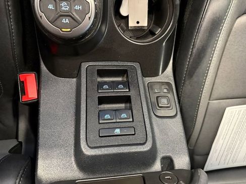 Used 2022 Ford Bronco Everglades image 9