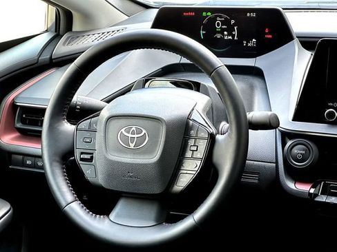 Used 2025 Toyota Prius Plug-In Hybrid FWD image 30