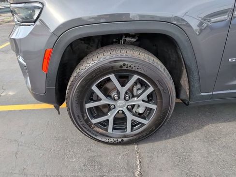 Used 2024 Jeep Grand Cherokee Limited AWD/4WD image 12