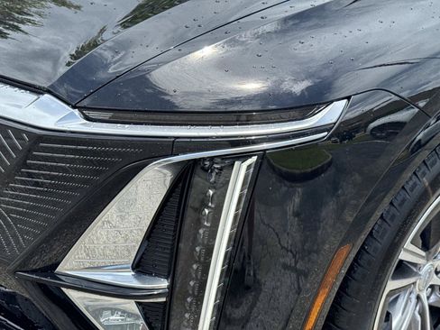 Used 2026 Cadillac Lyriq Luxury AWD/4WD image 9