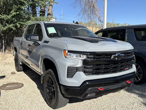 Used 2024 Chevrolet Silverado 1500 LT Trail Boss w/ Convenience Package II AWD/4WD image 2