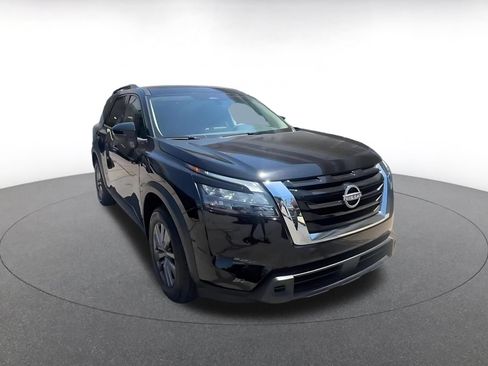 Used 2025 Nissan Pathfinder SV FWD image 3