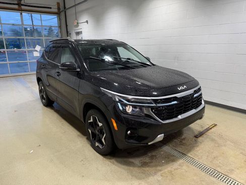 Used 2014 Subaru Forester 2.5i Premium w/ All-Weather Package AWD/4WD image 7